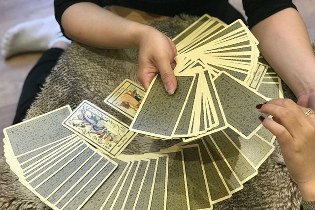 Vì sao nhiều người thích xem bói, mục đích của việc 'xem bói' là gì?