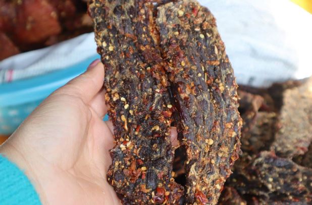 Người miền núi 'chạy nước rút' sản xuất đặc sản gác bếp phục vụ Tết