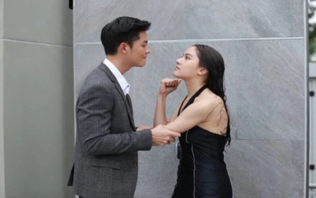 Cầm 5 triệu mẹ chồng đền tiền đôi giày mà tôi thấy xót xa, căm giận chồng mình