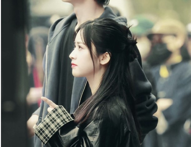 Ngơ ngẩn trước vẻ đẹp của nàng thơ từng bị Thành Long cùng cả loạt sao gạo cội chê thẳng mặt