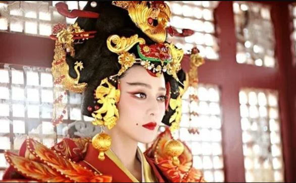 Lão nông vô tình nhặt được miếng vàng, khui ra bí mật nghìn năm của Võ Tắc Thiên