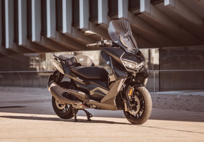 BMW C 400 GT h&#xFA;t kh&#xE1;ch nh&#x1EDD; s&#x1EDF; h&#x1EEF;u nhi&#x1EC1;u trang b&#x1ECB; n&#x1ED5;i b&#x1EAD;t