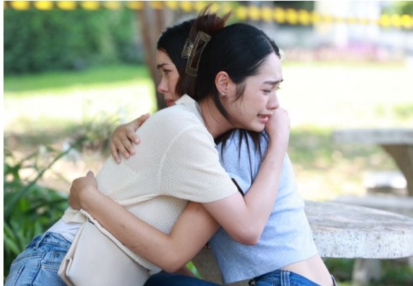 Cuối năm lên nhà em dâu chơi, chị chồng lén lục túi xách, hỏi thì phát hiện sự thật ngỡ ngàng