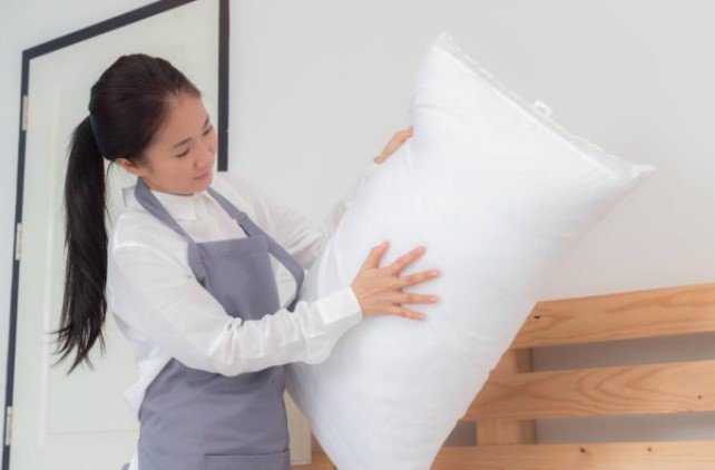 Sửa sang lại nhà đón Tết, nàng dâu mới phát hiện ra bí mật của mẹ chồng cấy giấu trong ngăn tủ cũ kĩ