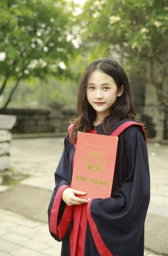 Em Nguyễn Bảo Chi (sinh năm 2007, Hà Nội) hiện đang học lớp 11 tại trường Vinschool.