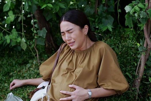 Vợ động thai gọi chồng chục cuộc không bắt máy, vào viện thấy anh đưa người phụ nữ lạ đi đẻ