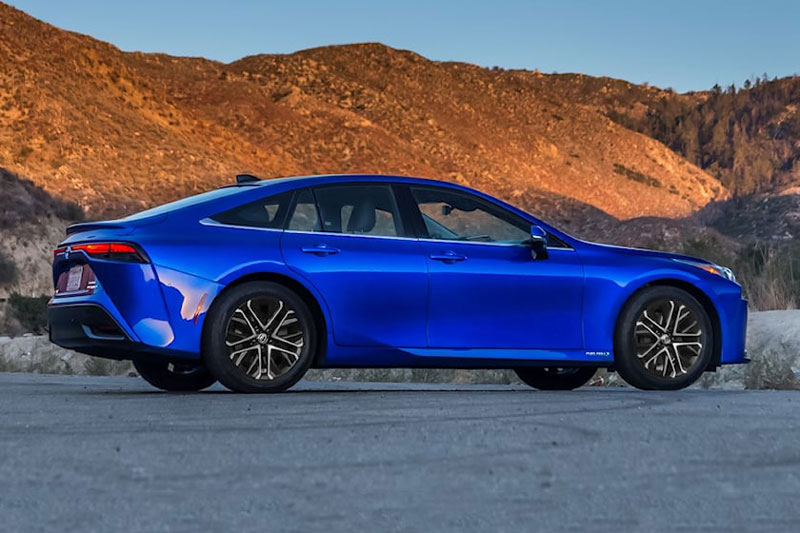 Toyota Mirai 2024 sử dụng nhiên liệu hydro, giá từ 1,2 tỷ đồng