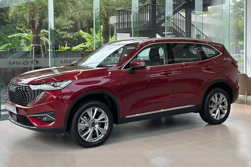 Xe gầm cao siêu tiết kiệm xăng giảm giá ‘sập sàn’ tại Việt Nam trước Tết