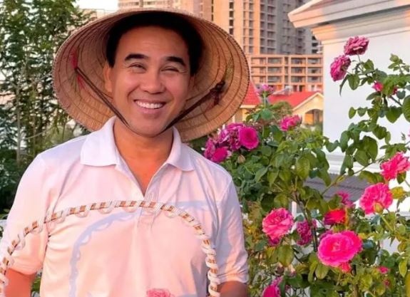 Chiêm ngưỡng biệt thự 500m2 của MC Quyền Linh: Đầy đủ cây trái, có vườn hoa hồng đẹp như trong tranh