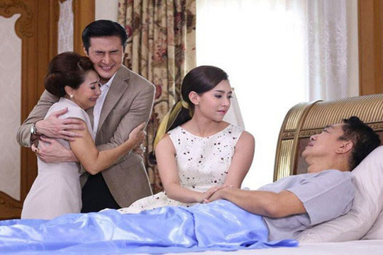 Bỏ vợ con về quê chăm sóc bố suốt hai năm nay, thế mà ngày ông qua đời tôi trở thành tình nghi số một khi mất 15 cây vàng