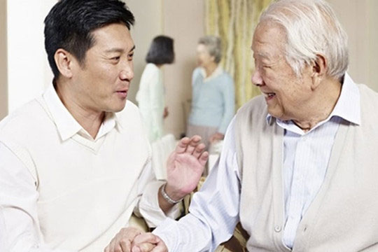 Ngày đầu tiên đến nhà bạn gái chơi, bố vợ tương lai bất ngờ cho 2 tỷ và nói ra lý do làm tôi 'sang chấn tâm lý'