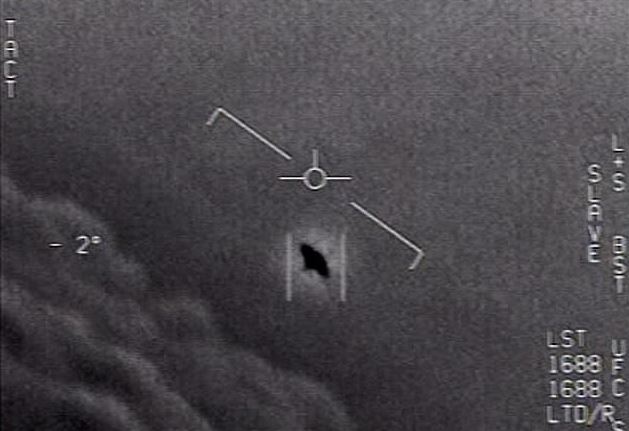 Hé lộ cực sốc về UFO du hành thời gian bí ẩn từ cựu sĩ quan tình báo Mỹ