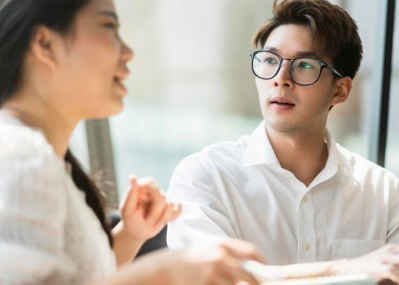 Anh chồng nói sẽ cho chúng tôi 1,5 tỷ xây nhà nếu mẹ đến sống với anh