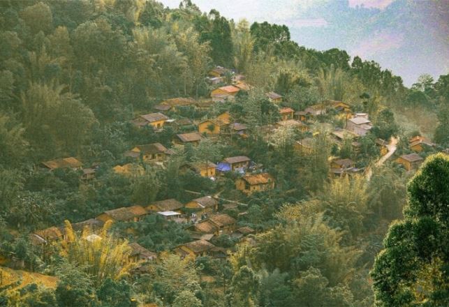 Vẻ mộc mạc, yên bình ở làng cổ trăm tuổi tưởng chừng bị lãng quên ở Hà Giang