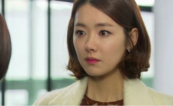 V&#x1EC1; ra m&#x1EAF;t b&#x1ECB; m&#x1EB9; ch&#x1ED3;ng t&#x1B0;&#x1A1;ng lai h&#x1ECF;i cung, l&#x1EA1;i c&#xF2;n &#x111;&#x1B0;a ra y&#xEA;u c&#x1EA7;u v&#xF4; l&#xFD;, c&#xF4; g&#xE1;i th&#x1EA3; nh&#x1EB9; m&#x1ED9;t th&#x1EE9; r&#x1ED3;i tuy&#xEA;n b&#x1ED1; h&#x1EE7;y h&#xF4;n khi&#x1EBF;n b&#xE0; ng&#x1B0;&#x1EE3;ng ch&#xED;n m&#x1EB7;t