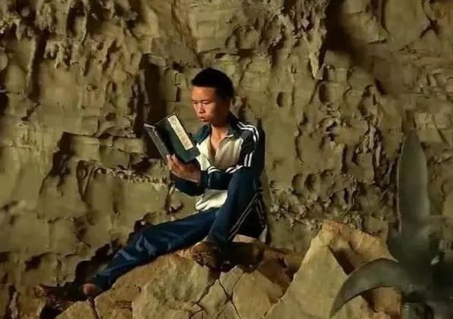 Mê muội tiểu thuyết kiếm hiệp, 'dị nhân' vào núi luyện võ công mong làm Võ lâm minh chủ