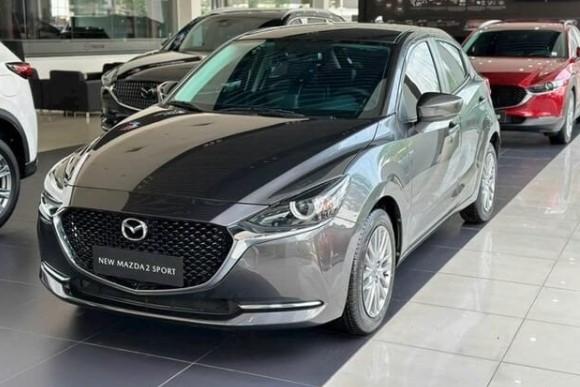 Vì sao Mazda2 tại thị trường này có giá 3,5 tỷ đồng ngang ngửa ô tô hạng sang, đắt gấp 7 lần Việt Nam?