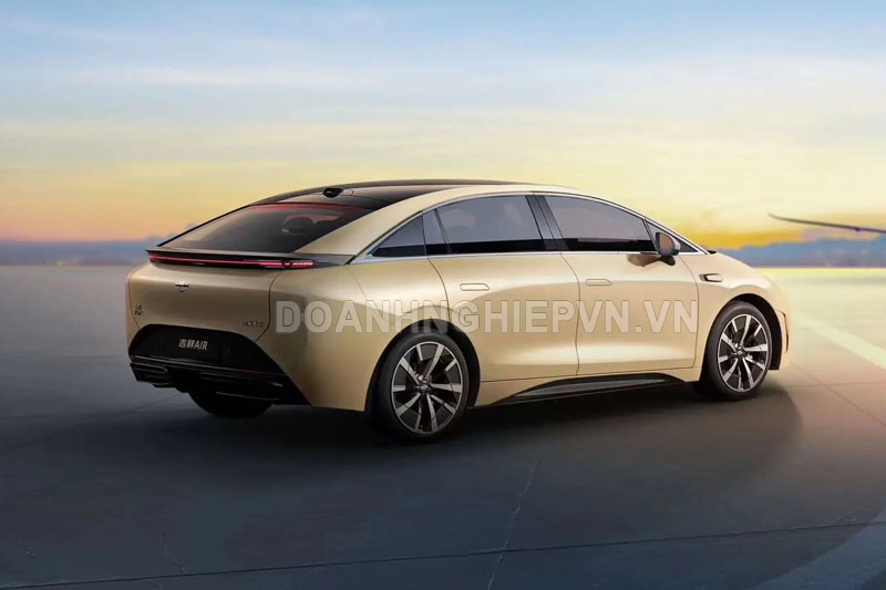 Xe điện đẹp long lanh, giá 652 triệu đồng