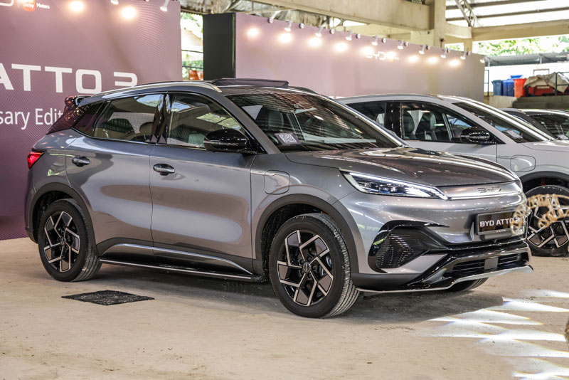 Đối thủ số 1 của VinFast tại Indonesia chính thức 'ra quân': chơi lớn giới thiệu đồng thời 3 mẫu xe điện, đối thủ cứng của VinFast VF 6 và VF 7