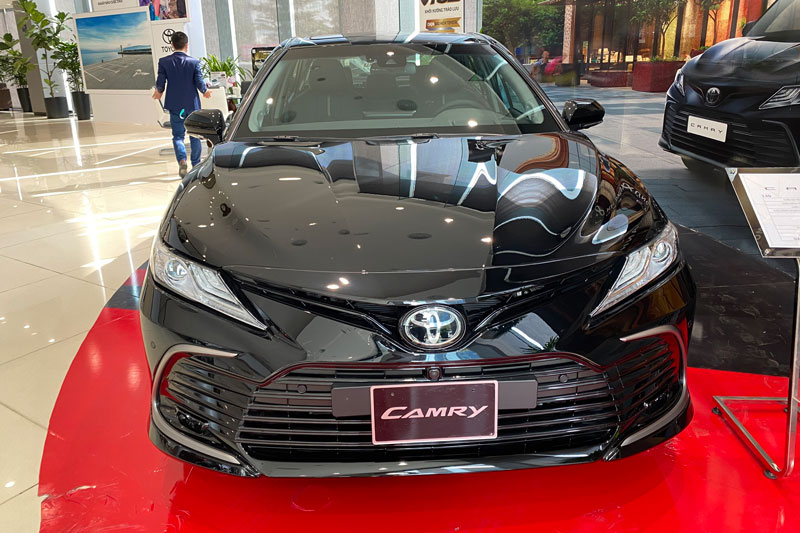 Nỗ lực kéo khách trước Tết, Toyota Camry được đại lý giảm 70 triệu đồng