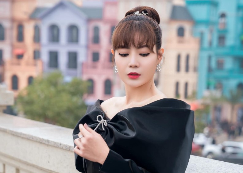 Diễn viên Thanh Hương thu hút mọi ánh nhìn bởi vóc dáng gợi cảm