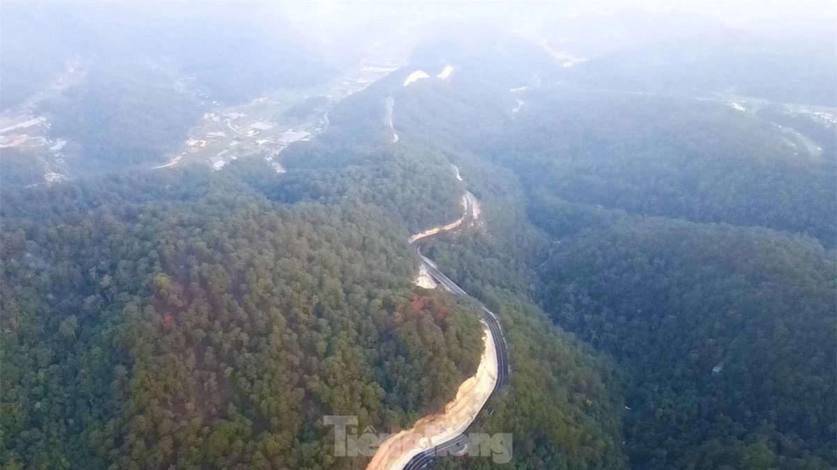 Khám phá tuyến đèo đẹp và hiểm trở nhất Việt Nam trước ngày thông xe ảnh 7