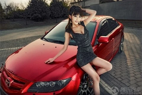 Thiếu nữ xinh đẹp bên xế hộp Mazda ảnh 2