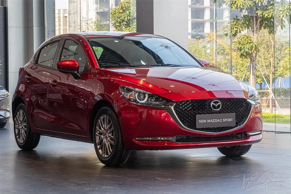 Vì sao Mazda2 tại thị trường này có giá 3,5 tỷ đồng ngang ngửa ô tô hạng sang, đắt gấp 7 lần Việt Nam? - Ảnh 1.