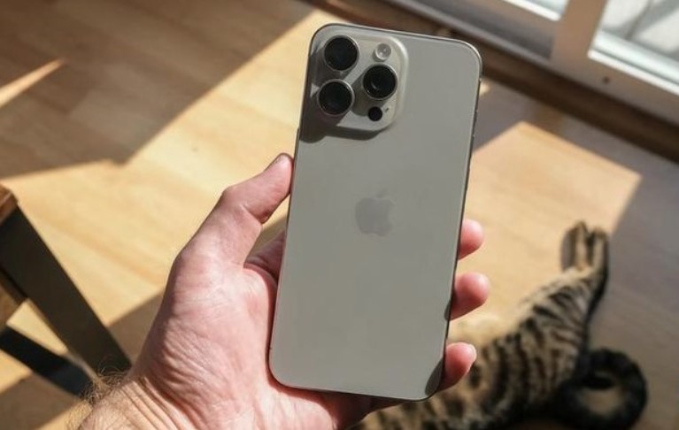 iPhone 15 Pro bị đánh giá là chiếc điện thoại cao cấp tệ nhất của 'nhà táo' từ trước tới nay