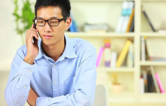 Bạn gái vui mừng báo mức lương khủng ở công ty mới và chấp nhận lời cầu hôn, thế nhưng tôi lại cảm thấy rất lo sợ và không muốn cưới nữa