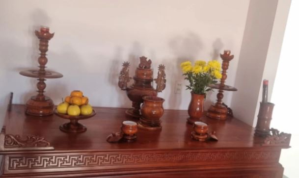 Đây là lỗi sai cơ bản khi bày biện bàn thờ gia tiên mà nhiều người mắc phải, dù thành tâm mấy cũng khó có lộc