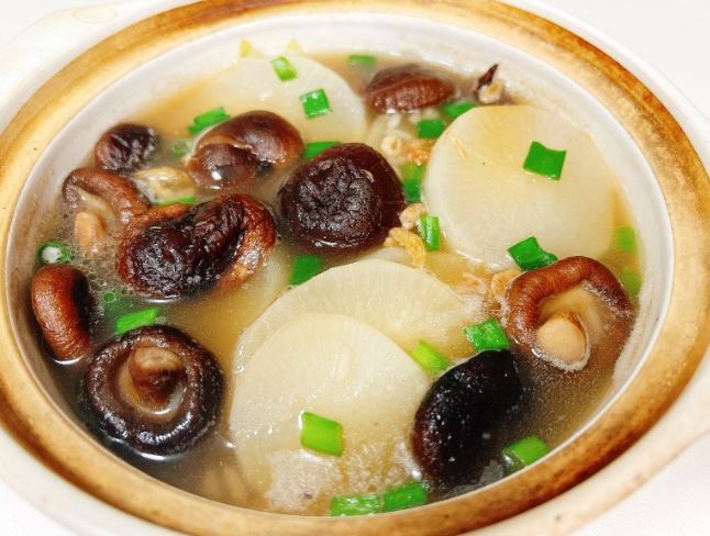 Củ này được ví như 'nhân sâm mùa đông', giá hơn 10.000 đồng/kg, đem nấu canh với nấm siêu ngọt ngon