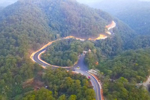 Khám phá tuyến đèo đẹp và hiểm trở nhất Việt Nam trước ngày thông xe