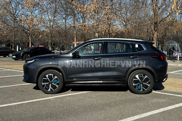 SUV công suất 326 mã lực, tiêu thụ chưa tới 2 lít xăng/100km, giá hơn 420 triệu, ‘chặt đẹp’ Honda CR-V