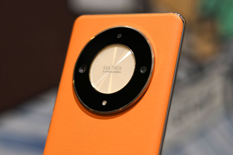 Smartphone chip Snapdragon 6 Gen 1, RAM 12 GB, pin 5.800 mAh, giá 8,99 triệu đồng tại Việt Nam