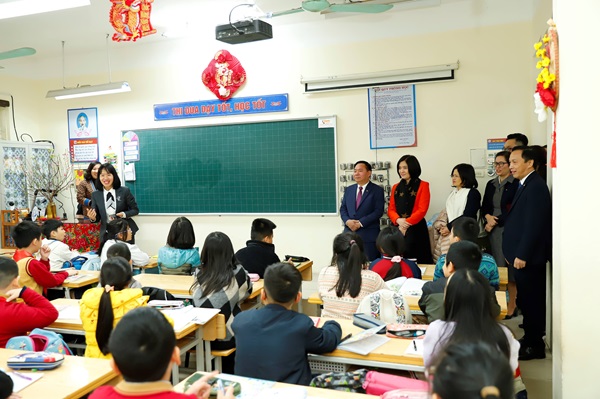 Vietcombank tài trợ cơ sở vật chất và quỹ khuyến học cho Trường Tiểu học Gia Thụy