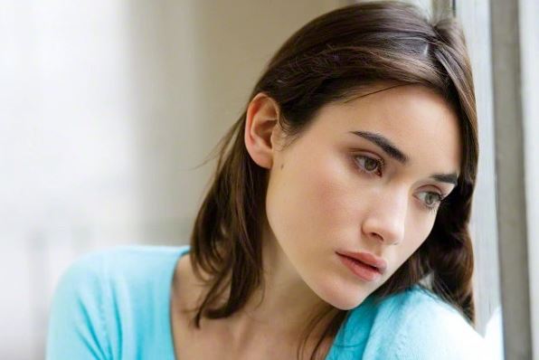 Một lần đến thăm con, chồng cũ ôm chầm lấy tôi, sau khi 'xong việc', anh vứt lại một thứ khiến tôi đau điếng