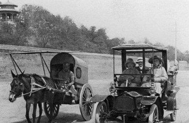 Trong Tử Cấm Thành, có một chiếc xe cổ mà Từ Hi Thái hậu đã 'cưỡi', Chủ tịch Mercedes-Benz muốn đổi 10 chiếc xe nhưng bị cự tuyệt