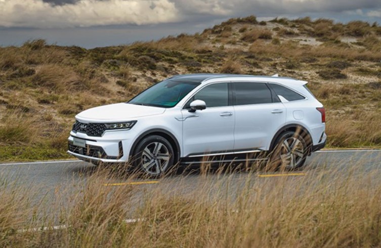 ‘Kình địch’ của Toyota Fortuner có giá lăn bánh 'mềm', quyết chiến Ford Everest và Hyundai Santa Fe