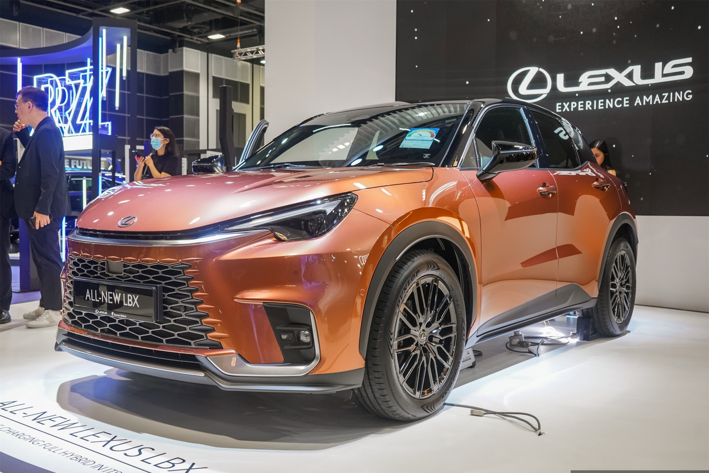 Lexus LBX ra mắt ảnh 1 Lexus LBX ra mat anh 1