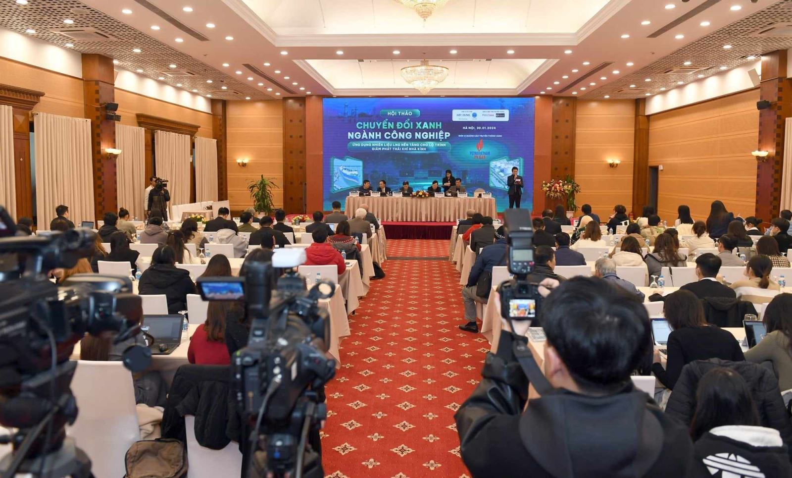 Ứng dụng nhiên liệu LNG nền tảng cho lộ trình giảm phát thải nhà kính