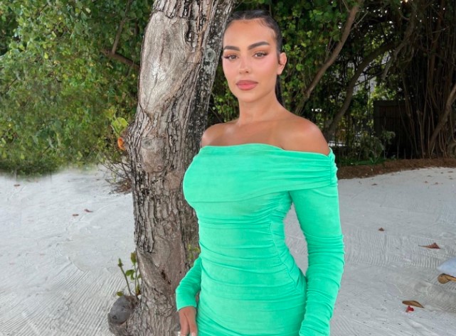 Bạn gái Ronaldo nhận triệu lượt thả tim khi lên bìa tạp chí, đưa ra lời khẳng định xóa tan nghi vấn "ăn bám" CR7