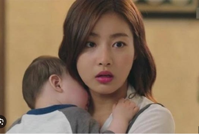 Trách bố chồng can thiệp quá sâu, nàng dâu ôm con rời đi, lời nói của người chồng vạch trần sự thật