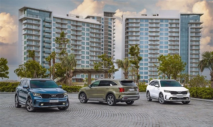 Giá lăn bánh Kia Sorento ‘rẻ rề’ tháng 12/2023, ‘chơi tới bến’ với Hyundai Santa Fe và Ford Everest ảnh 1