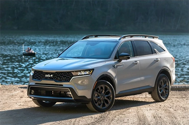 Giá lăn bánh Kia Sorento ‘rẻ rề’ tháng 12/2023, ‘chơi tới bến’ với Hyundai Santa Fe và Ford Everest ảnh 2