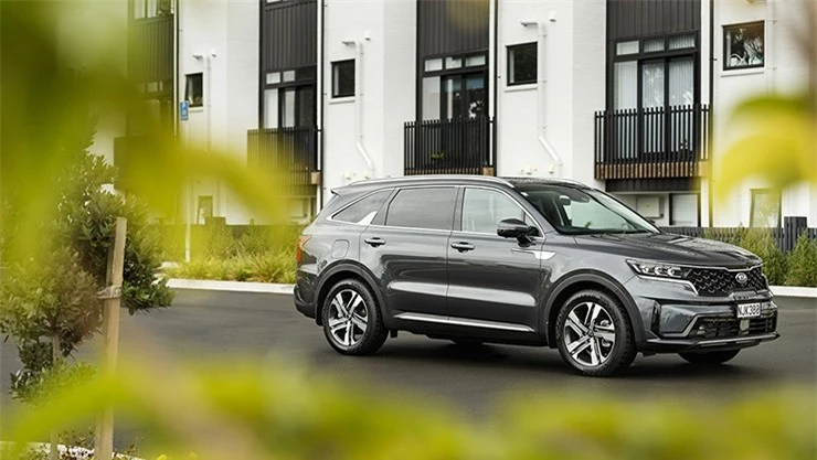 Giá lăn bánh Kia Sorento ‘rẻ rề’ tháng 12/2023, ‘chơi tới bến’ với Hyundai Santa Fe và Ford Everest ảnh 3