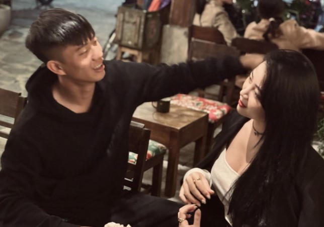 Phan Văn Đức nhắn nhủ vợ sau một năm sóng gió: "Chuyện cũ mình bỏ và cùng nuôi dạy các con em nhé"