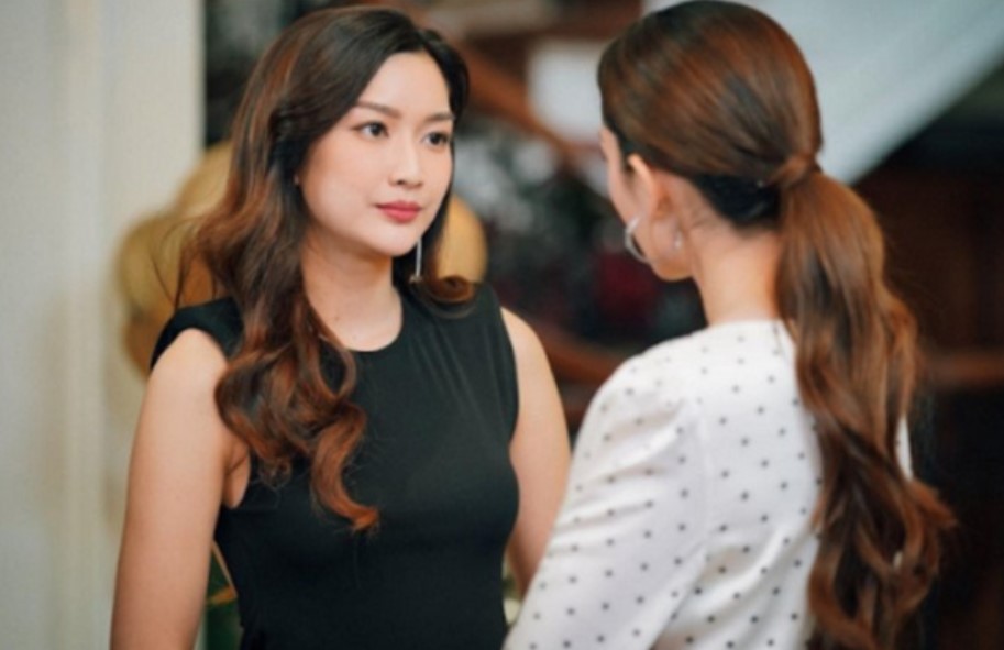 Thấy bạn trai tôi cặm cụi lau phòng, cô bạn thân nhận xét một câu làm tôi bừng tỉnh