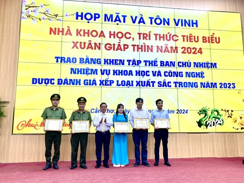 Cần Thơ: Tôn vinh các nhà khoa học và trí thức tiêu biểu 