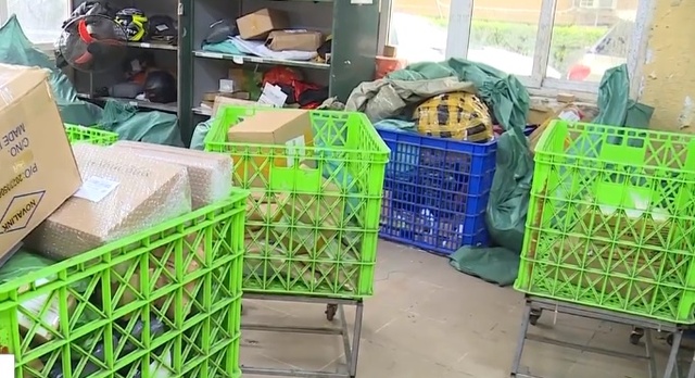 Chủ hàng lo lắng vì "ách tắc" dịch vụ vận chuyển Tết